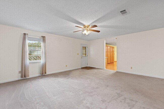 Building Photo - 122 Beach Dr