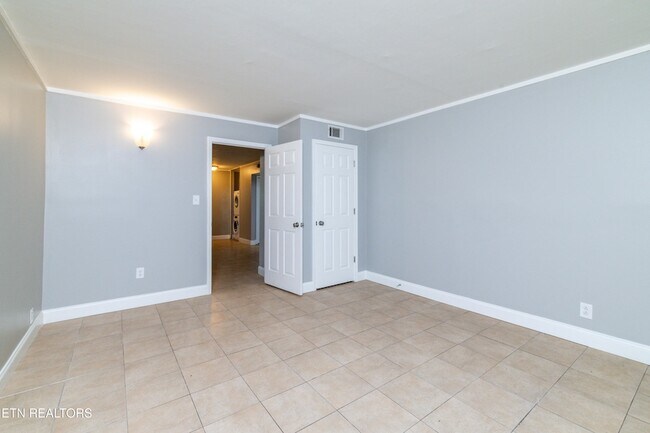 Building Photo - 431 Canberra Dr