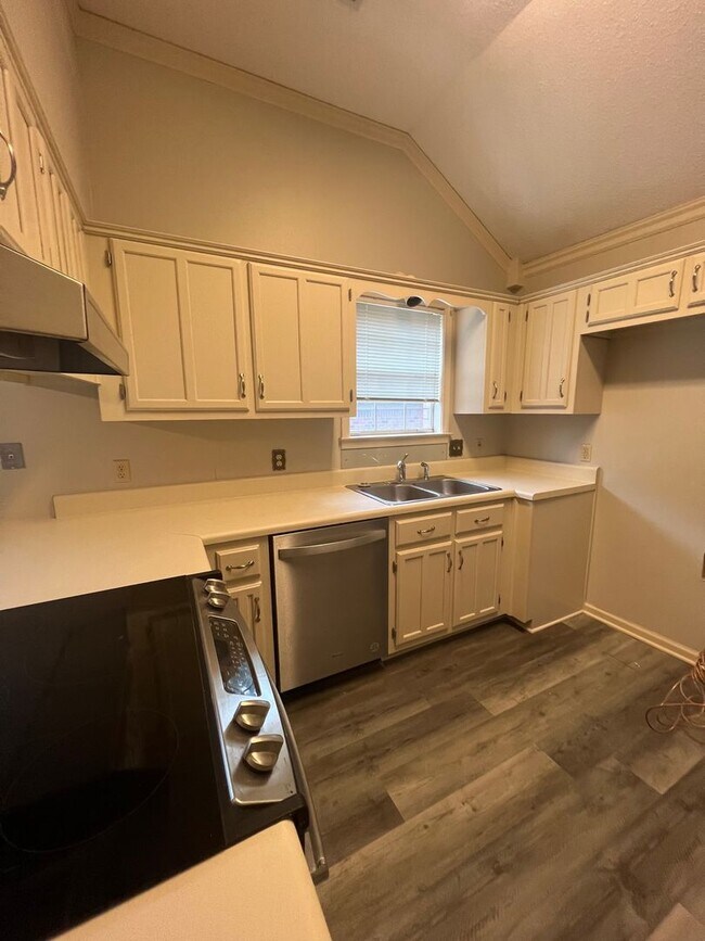 Building Photo - 3 bed, 2 bath in Lakeland near Stonebridge Golf Course