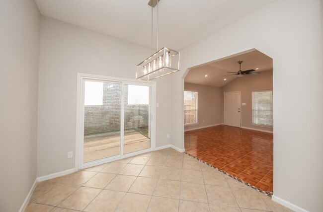 Building Photo - 121 Coffee Ln