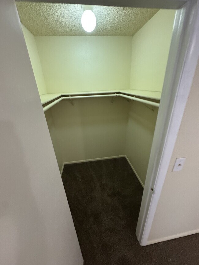 Building Photo - 2 bedroom 2 bath Single Story located in HENDERSON