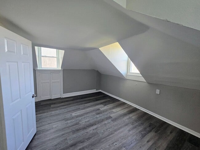 Building Photo - 514 Auburn St