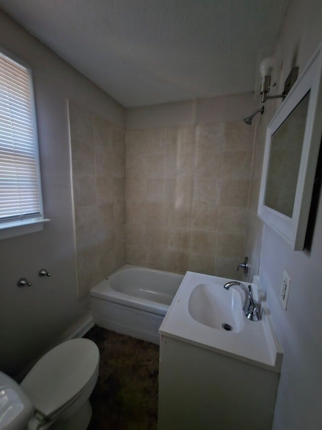 Building Photo - Move-In Ready 4BR Home in Rapidly Growing ...