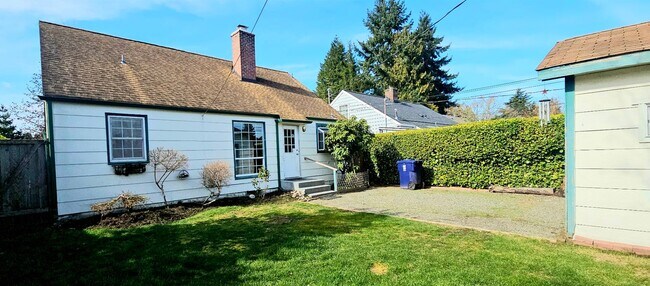 Building Photo - Mullen St. 3 bed/1bath North End with loft