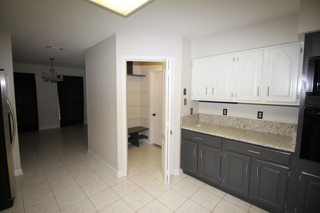 Building Photo - 1124 Orchid Dr