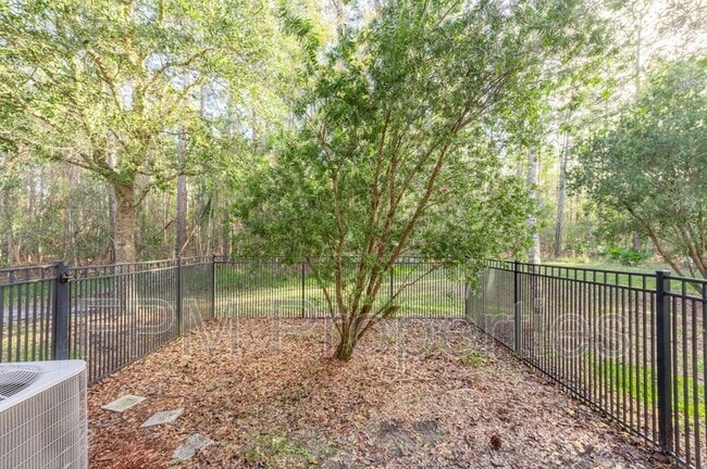 Building Photo - 807 Scrub Jay Dr