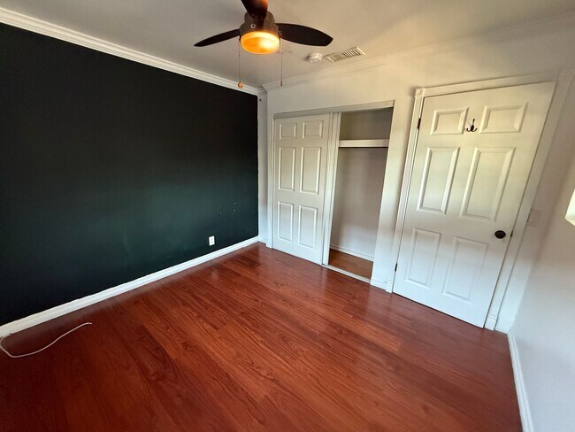 Building Photo - 1200 Laveta Terrace