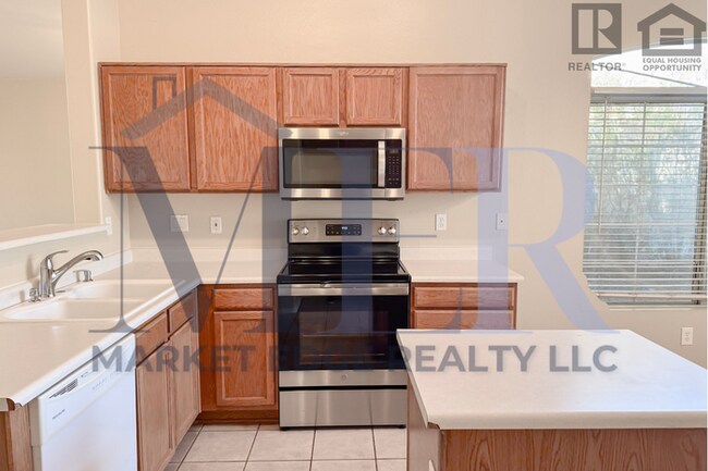 Building Photo - 3Bed/2Bath Home at Northern/107th Ave! $199 MOVE-IN SPECIAL! Ready for Immediate Move-In!