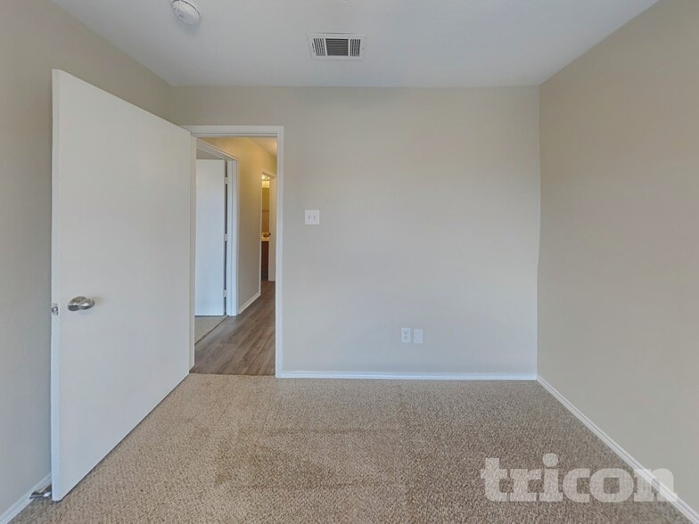 Building Photo - 932 Crowder Dr