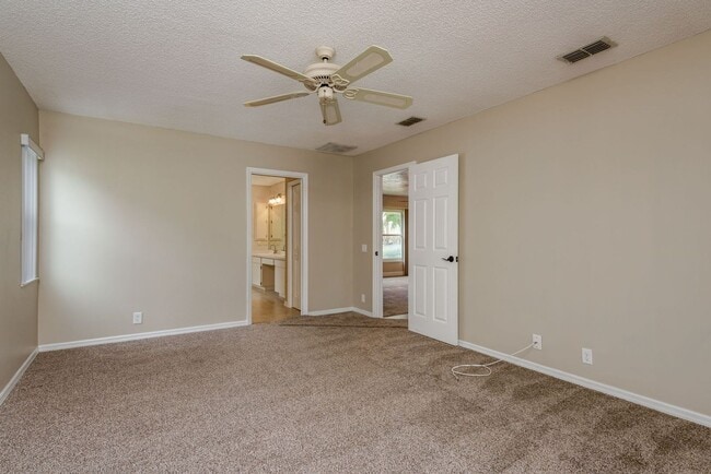 Building Photo - Pool Home Near Florida Beaches