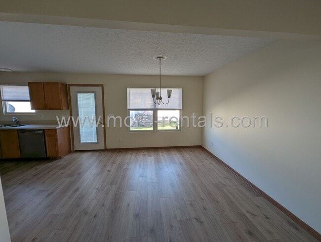 Building Photo - Home in Village at Williams Creek in Grove...