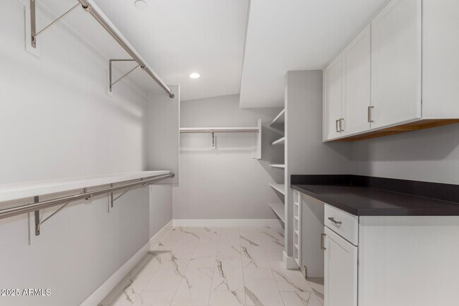 Building Photo - 4525 N 40th St