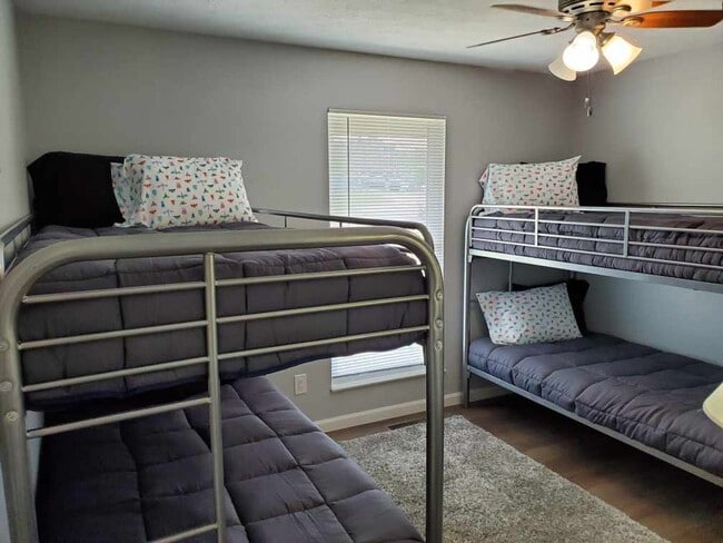 Building Photo - Fully Furnished Short-term rental Includes internet, cable, washer, dryer, etc