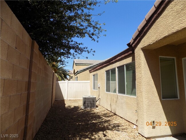 Building Photo - 6375 Salmon Mountain Ave