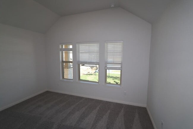 Building Photo - 311 Mangold Dr