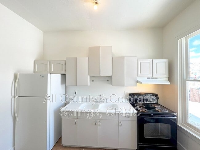 Building Photo - 215 N First Street