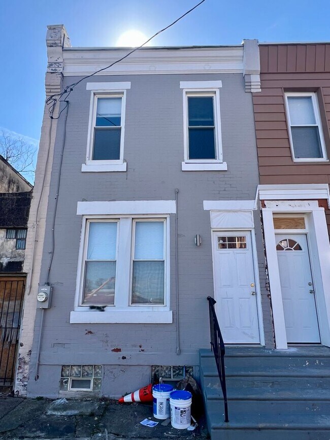 Building Photo - Recently Renovated 3-Bedroom Townhome in Allegheny West! Available NOW!