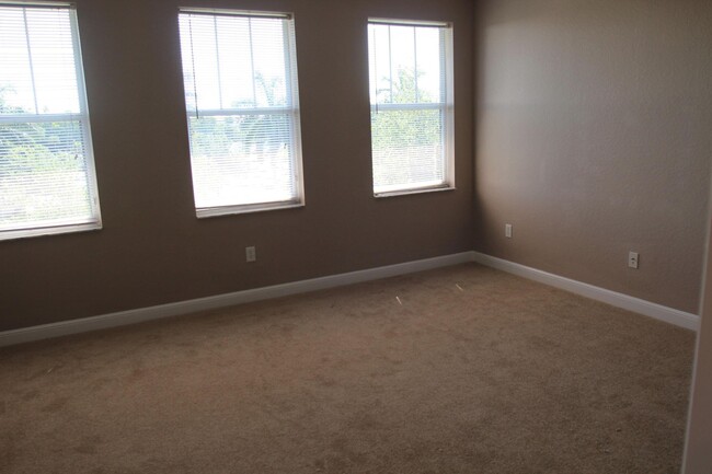 Building Photo - 960 Millbrae Ct