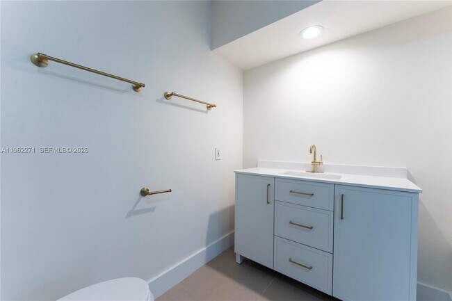 Building Photo - 636 Hibiscus Dr