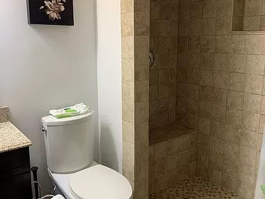 Full bathroom - 20 E Abington Ave