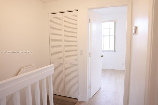 Building Photo - 16686 Hemingway Dr