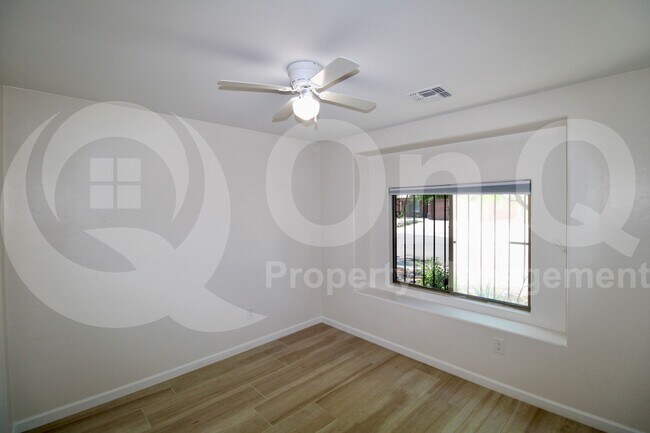 Building Photo - 2353 E Calle Sierra Del Manantial