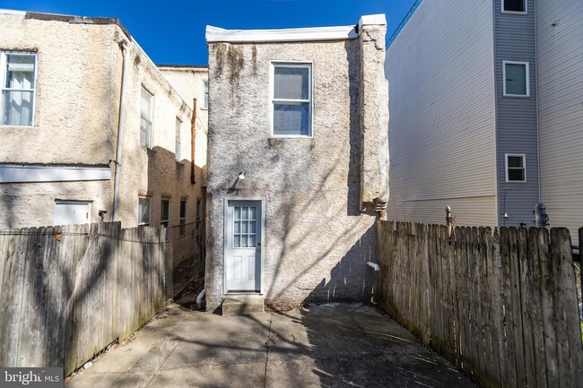 Building Photo - 1706 Willington St