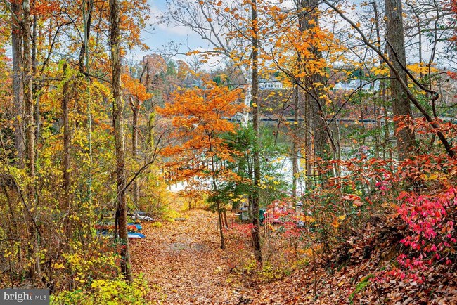 Building Photo - 2942 S Haven Dr