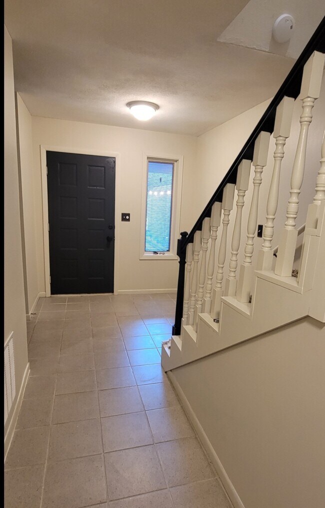 Front entry - 2805 Ponca St