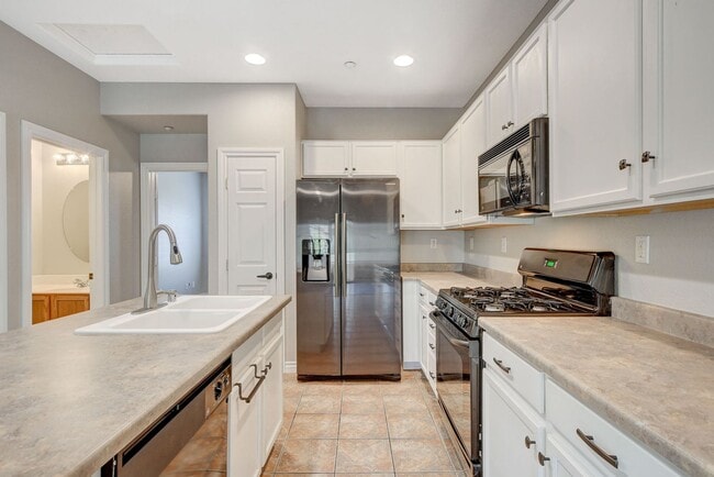 Building Photo - Gorgeous Three Bedroom in the Northwest!