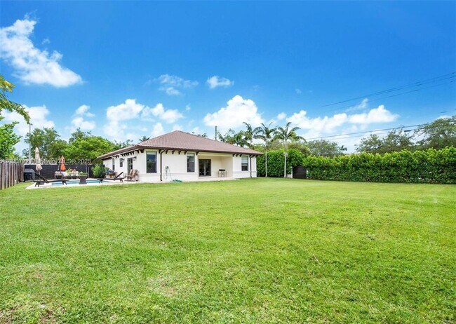 Building Photo - 12790 SW 91 Ave