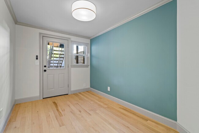 Building Photo - 347 Kosciuszko Street