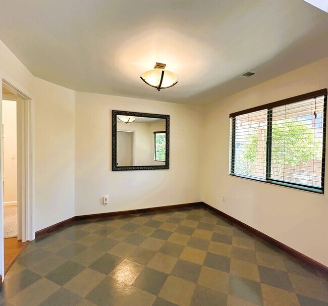 Building Photo - 1413 Magnolia Ave