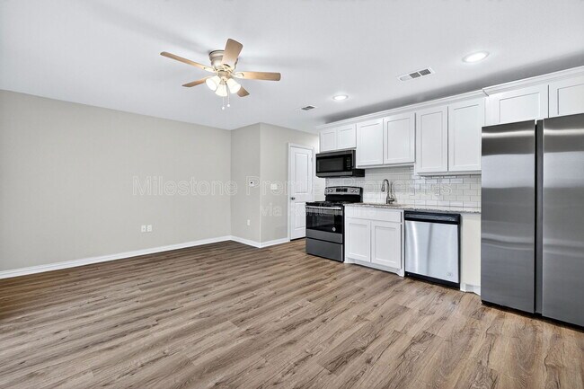 Building Photo - 2809 Peony Dr