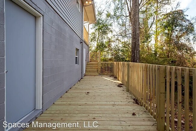 Building Photo - 7 Hickory Ln