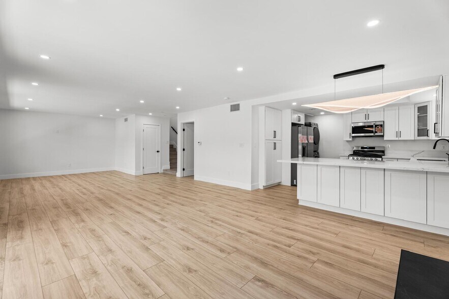 Building Photo - 19701 Blythe St