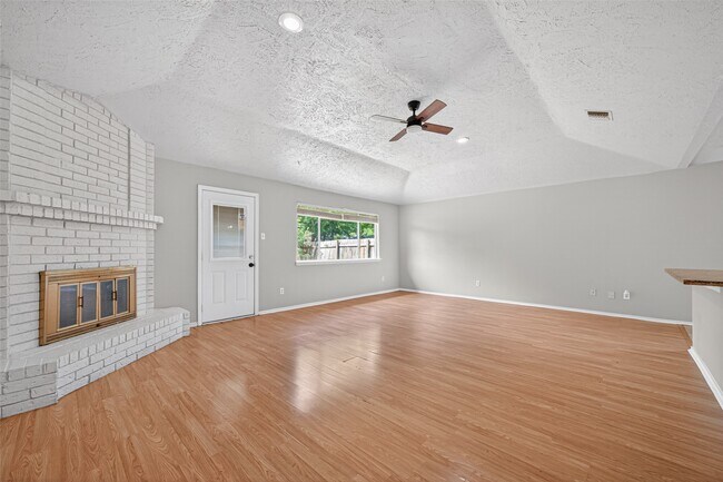 Building Photo - 2310 Woodwind Dr