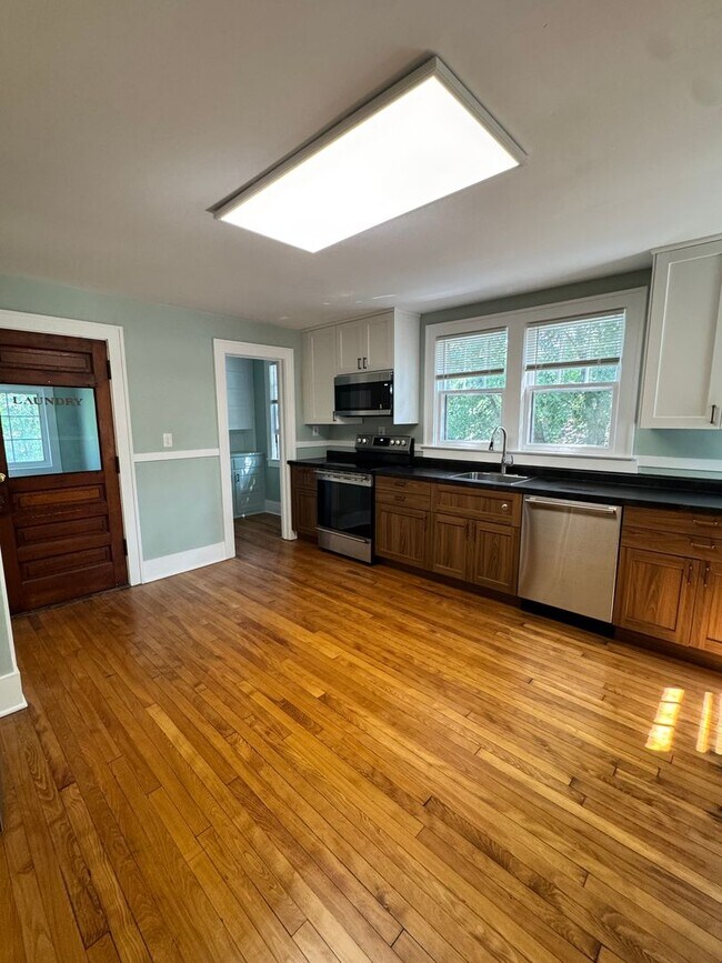 Building Photo - Spacious 4-Bedroom Home with 2 Kitchens | West Ann Arbor