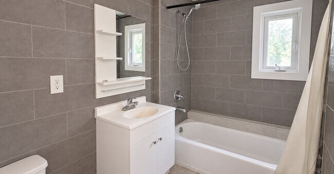 Building Photo - 337 Riverside Dr