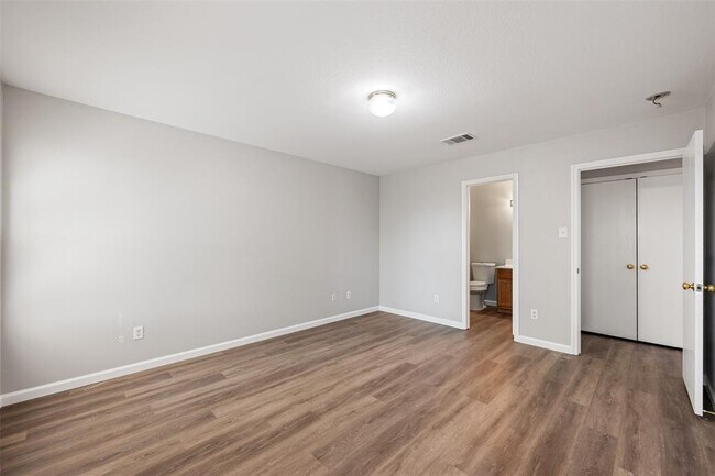 Building Photo - 3213 Crownover St