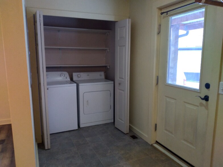 Building Photo - 39 Middle Way