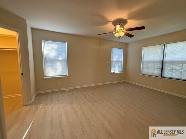 Building Photo - 2305 Deerfield Dr
