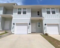 Building Photo - Nature Creek 3BD Townhome w/ Garage, Pool ...