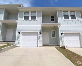 Building Photo - Nature Creek 3BD Townhome w/ Garage, Pool ...