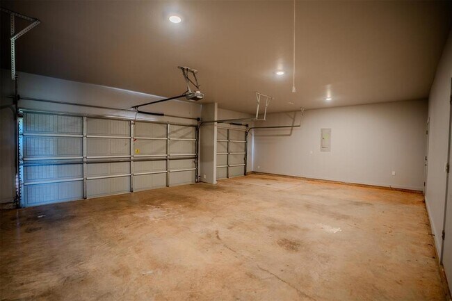 Building Photo - 17945 Salem Rd