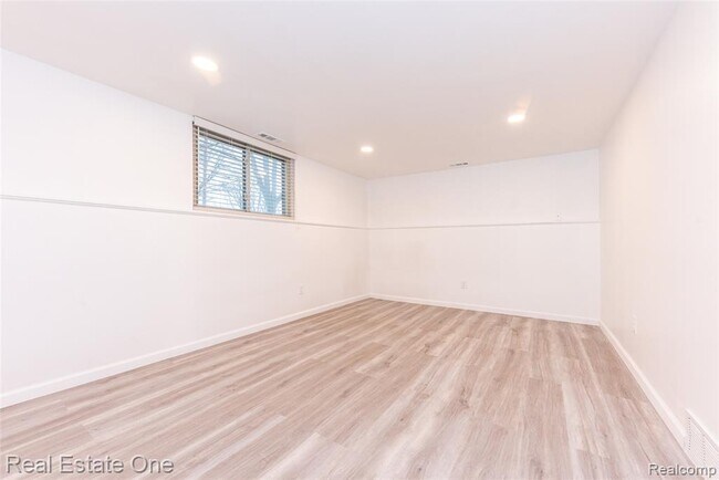 Building Photo - 29489 Geraldine Rd