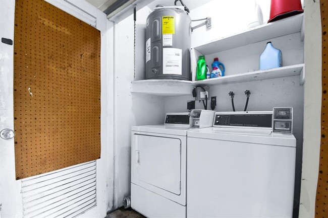 Building Photo - 4751 NE 21st Terrace