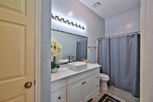 Building Photo - 7407 Creekfield Dr