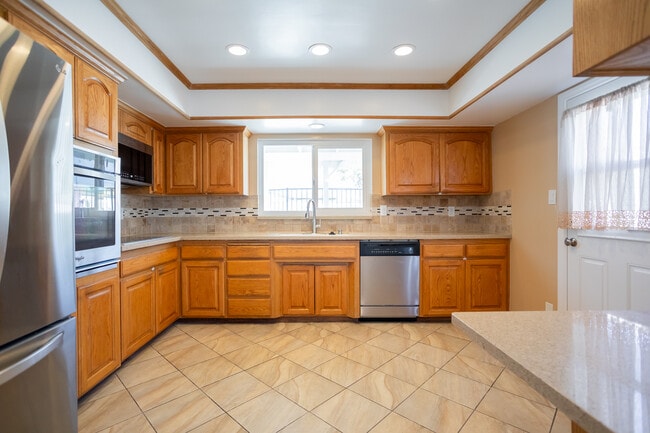 Building Photo - 11801 Rexford Rd