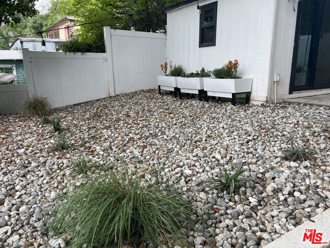 Building Photo - 1942 Chickasaw Ave